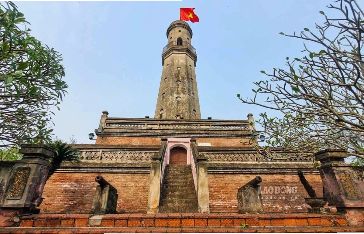 Ngày nay, người dân thường đến cột cờ Nam Định để thắp hương tưởng nhớ “Giám thương Công chúa” và các anh hùng đã anh dũng hy sinh để giành độc lập tự do cho dân tộc. Đây cũng là nơi tham quan của nhiều du khách khi đến với Nam Định.