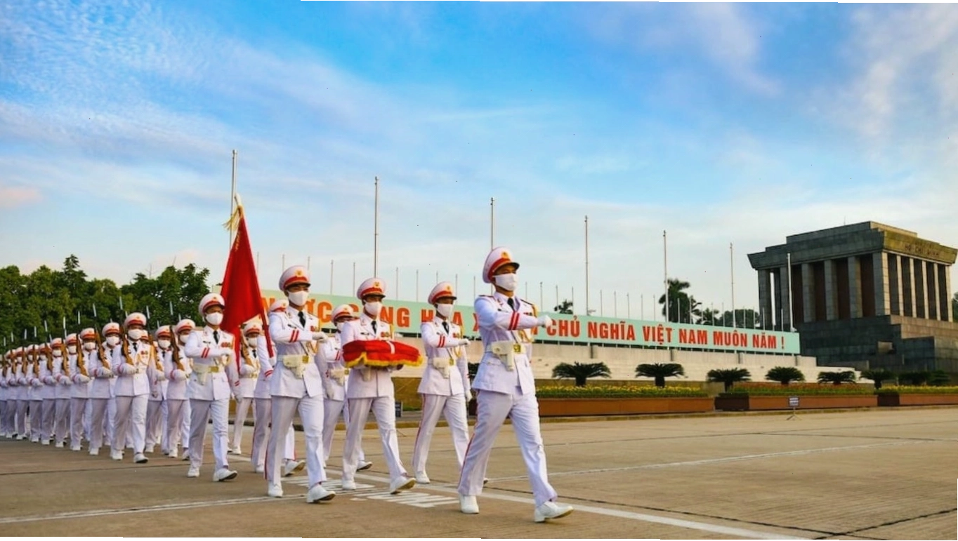 Nghi lễ chào cờ tại Lăng Chủ tịch Hồ Chí Minh