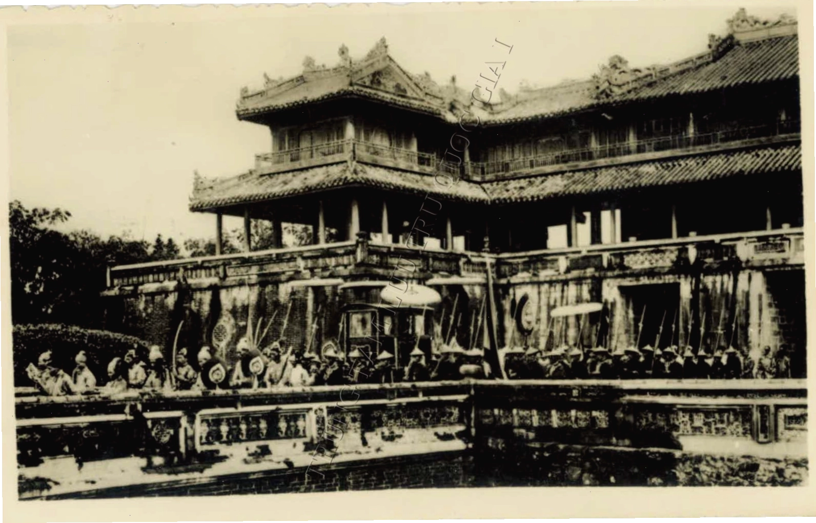 Ngọ Môn về đêm