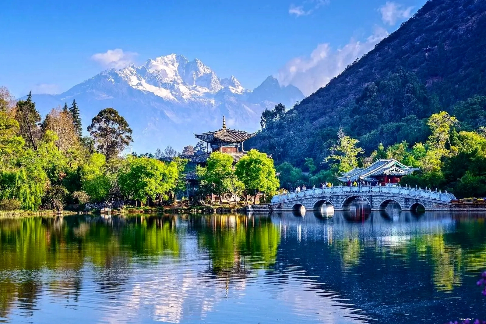 Ngõ nhỏ cổ kính tại Đại Nghiên Cổ Trấn Lệ Giang