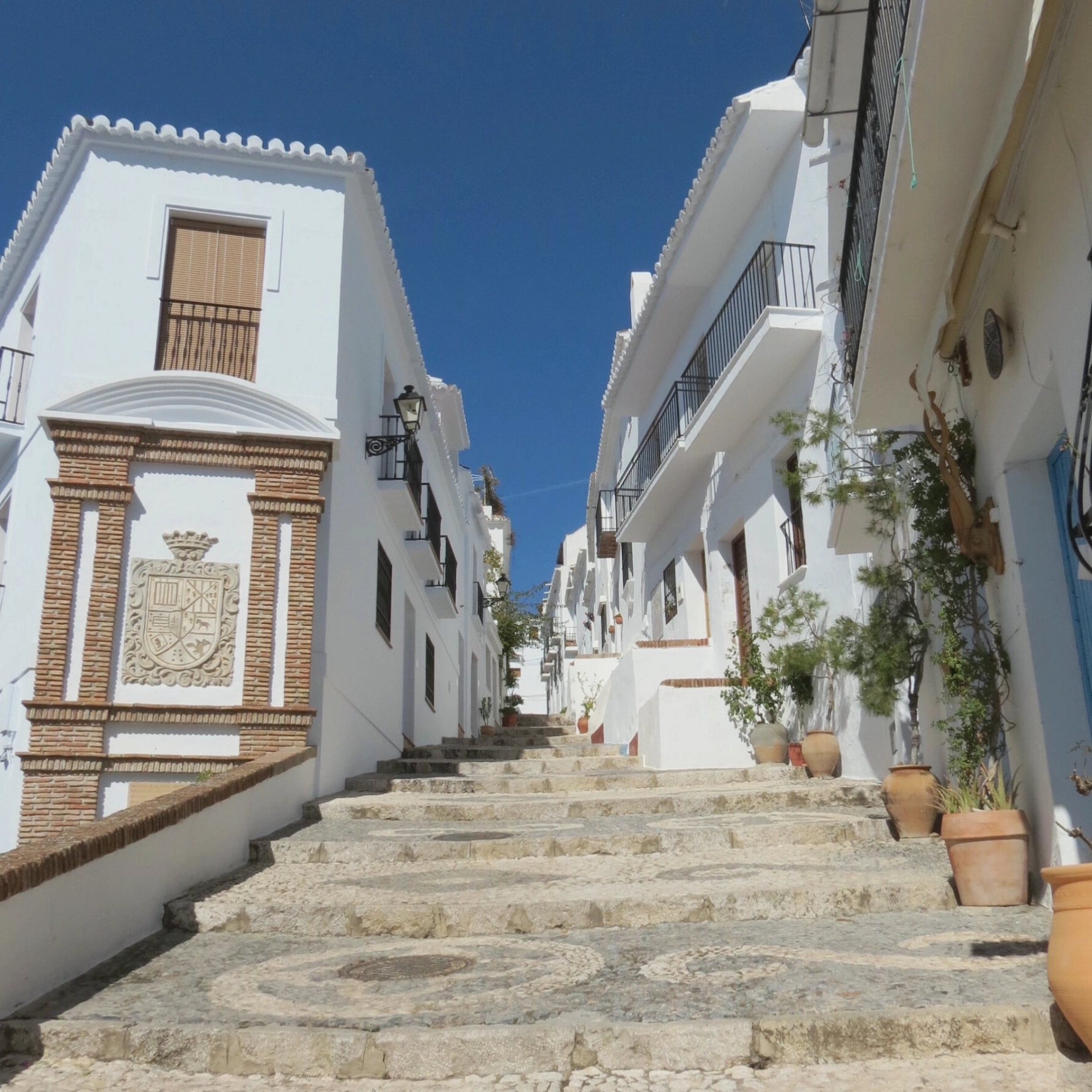 Ngôi làng Frigiliana gần Nerja với kiến trúc đặc trưng