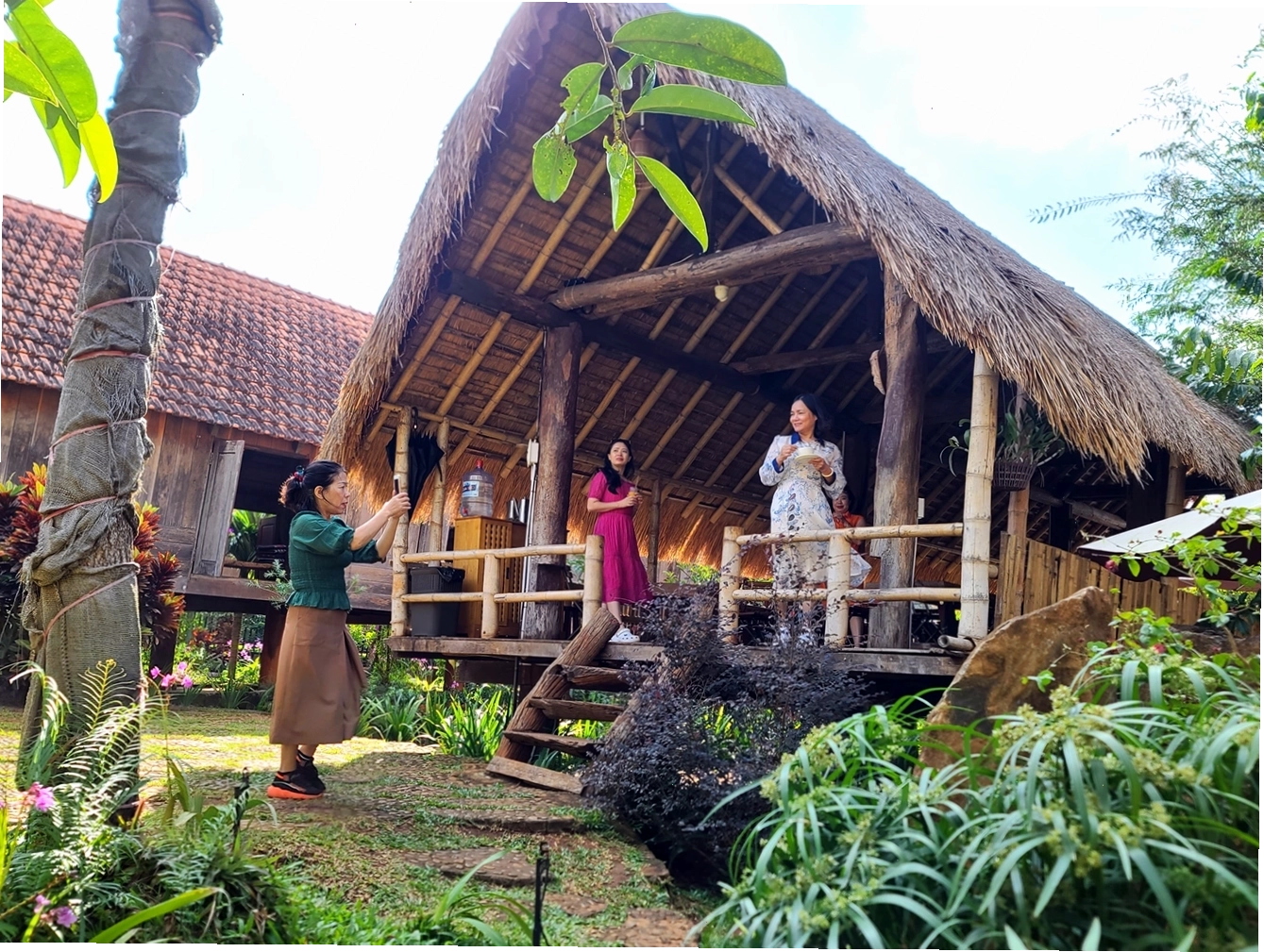 Ngôi nhà dài truyền thống của người Ê Đê tại Buôn Ako Dhong, một điểm đến văn hóa độc đáo