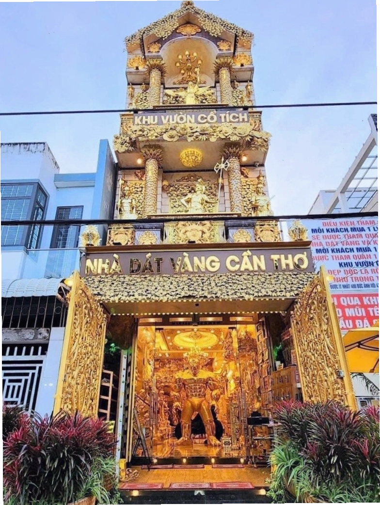 Ngôi nhà dát vàng lộng lẫy về đêm