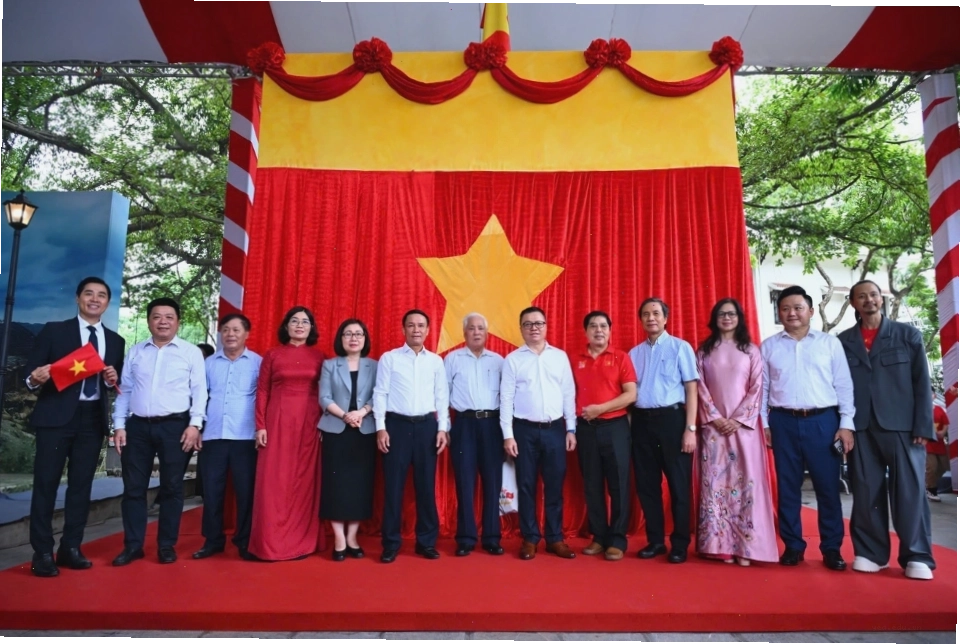 Ngôi nhà truyền thống của người dân tộc Mông trên cao nguyên đá