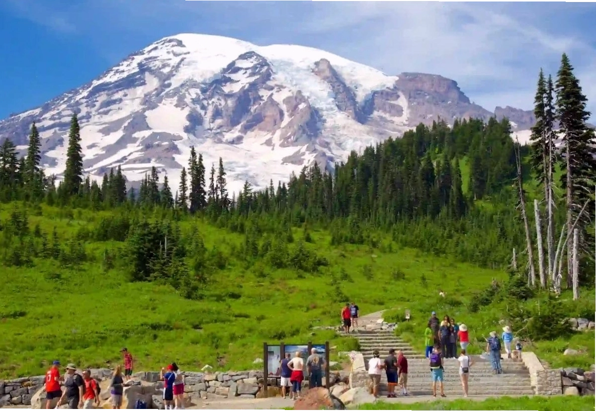 Ngọn núi Mount Rainier hùng vĩ gần Seattle