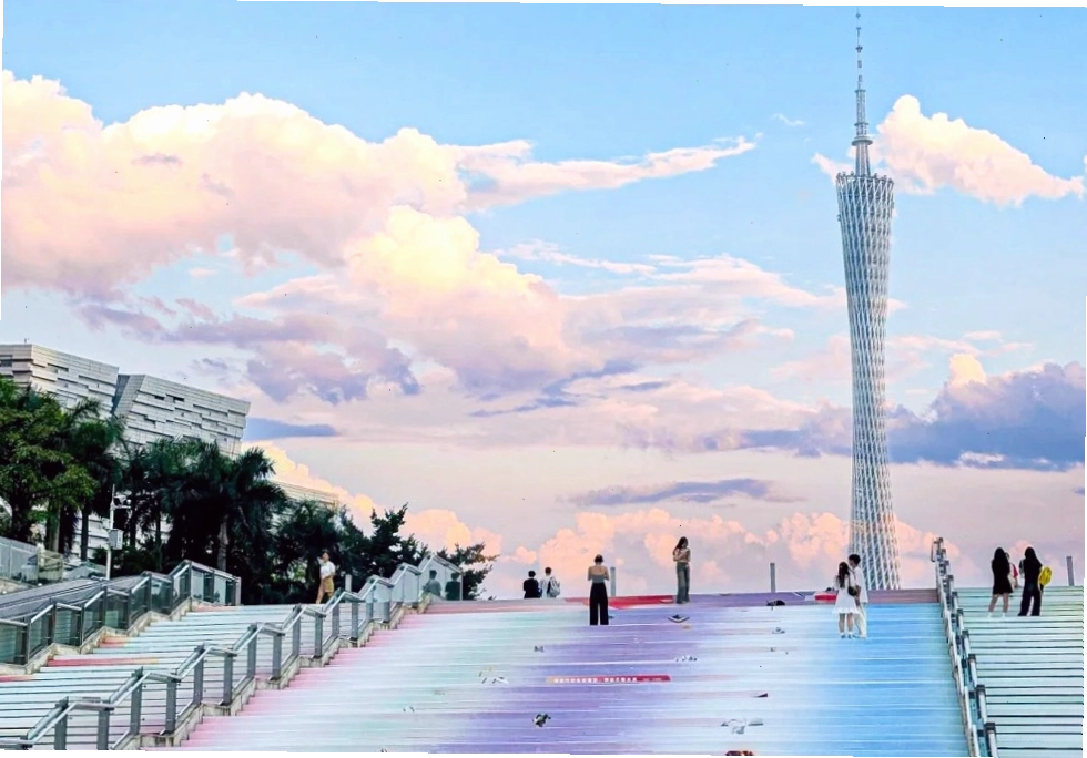 Người dân địa phương giao tiếp tại chợ truyền thống Quảng Châu