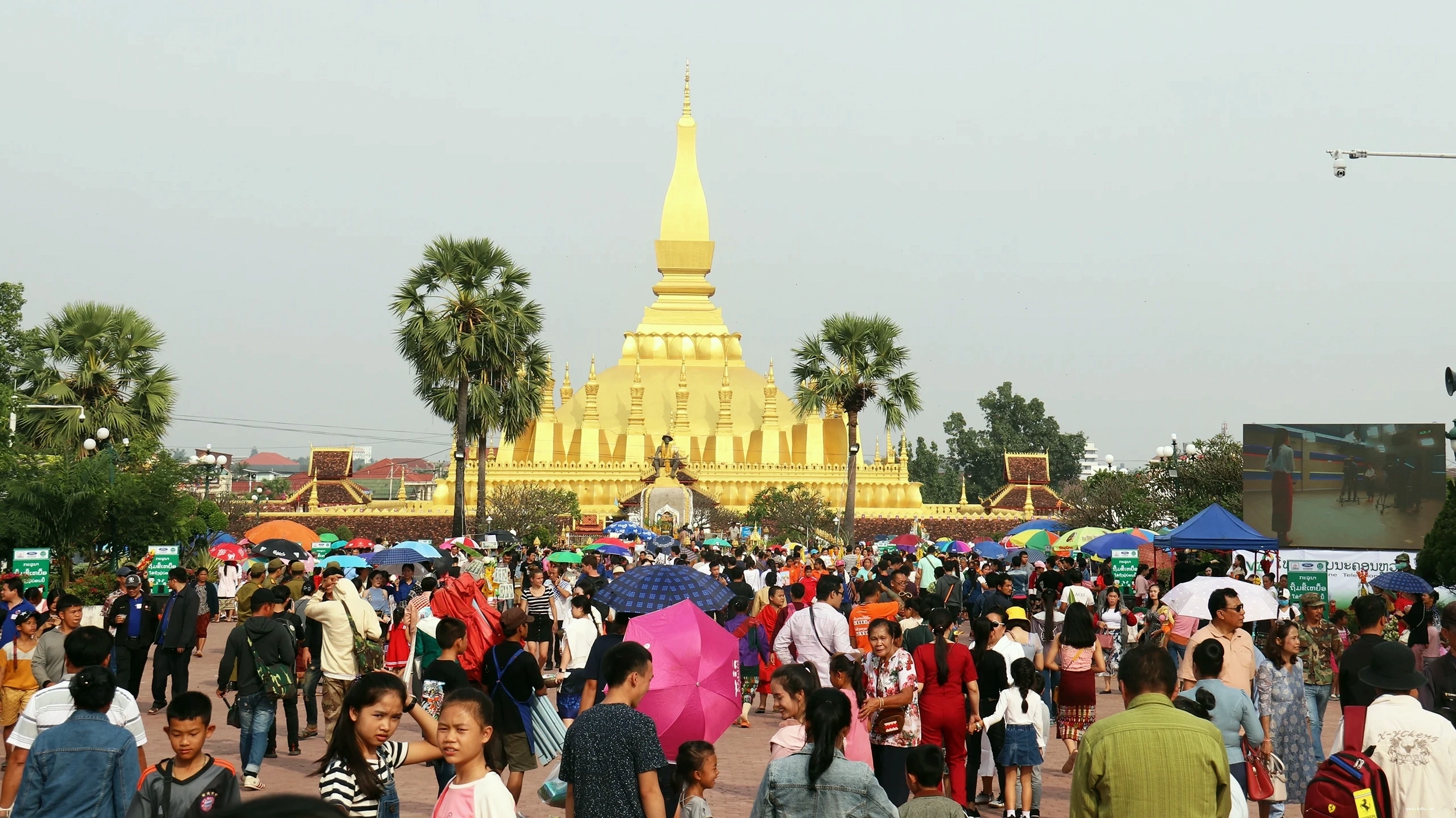 Người dân Lào trong trang phục truyền thống