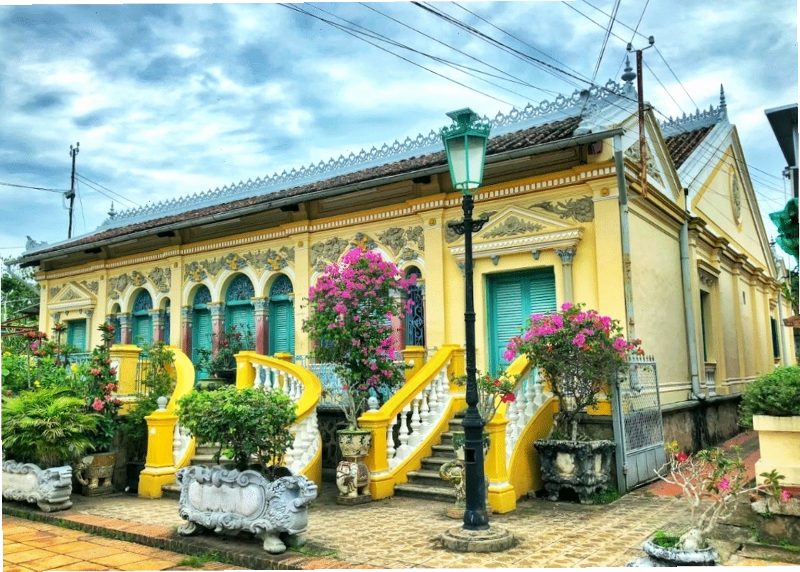 Nhà ba gian kiểu truyền thống với các gian phòng rộng rãi