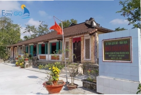 Nhà cổ trăm cột Long An