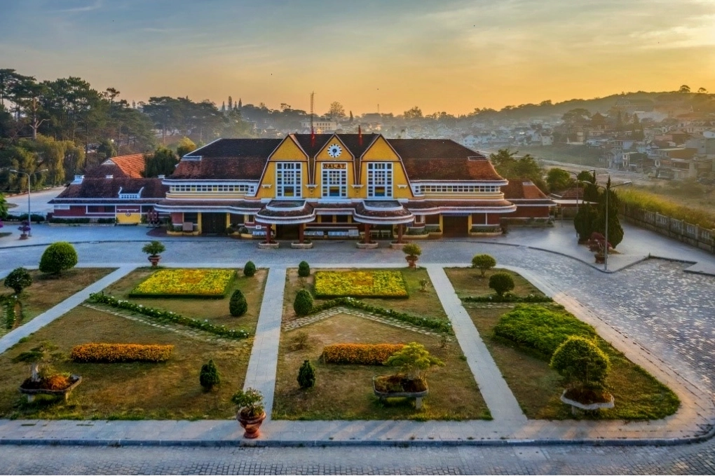 Nhà ga xe lửa cổ kính đẹp nhất Đông Dương