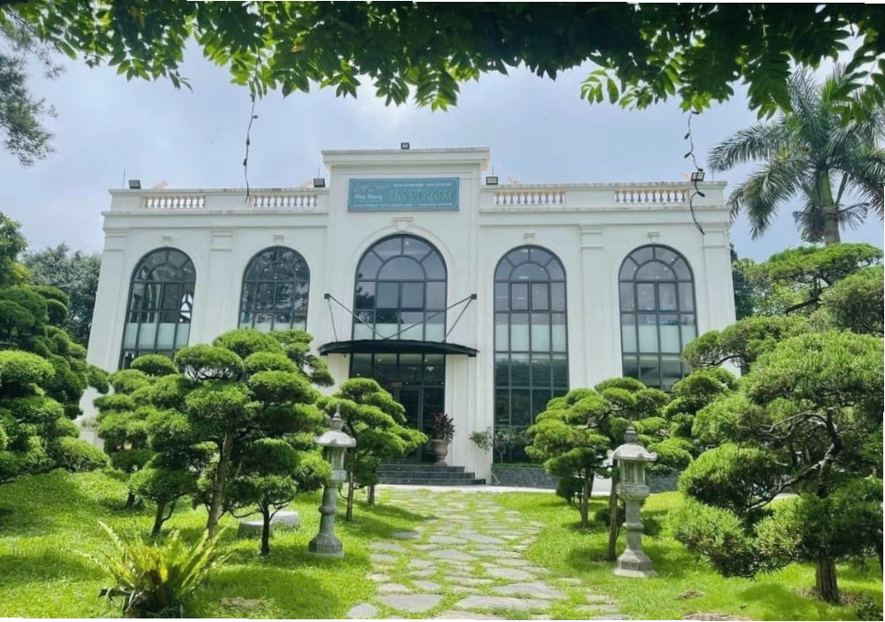 Nhà hàng Ba Vì Xanh với không gian sạch sẽ và sang trọng