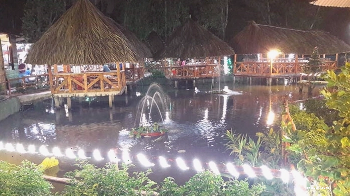 Nhà hàng Cá Sấu Hoa Cà lung linh về đêm