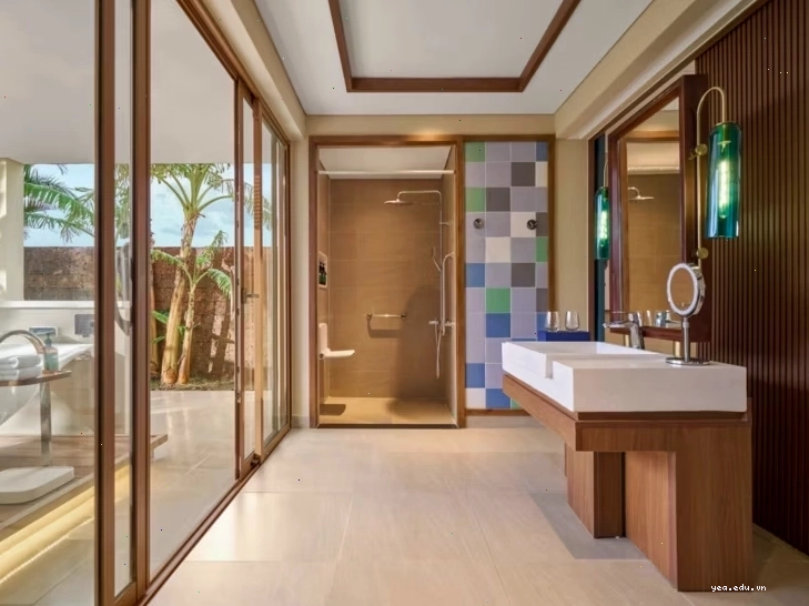 Nhà hàng sang trọng tại VOCO Quảng Bình với view biển