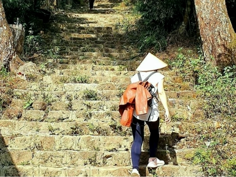 Nhà hàng tại Yên Tử