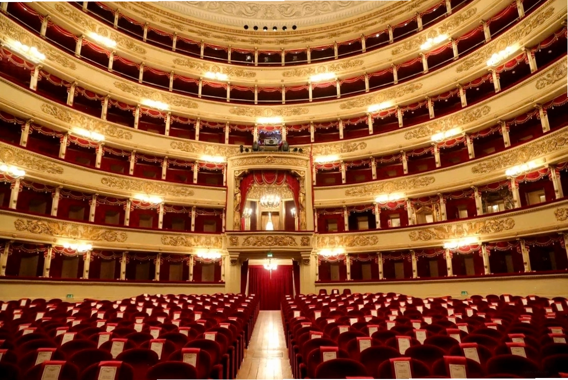Nhà hát La Scala về đêm