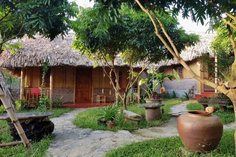 Nhà lá truyền thống với vật liệu tự nhiên