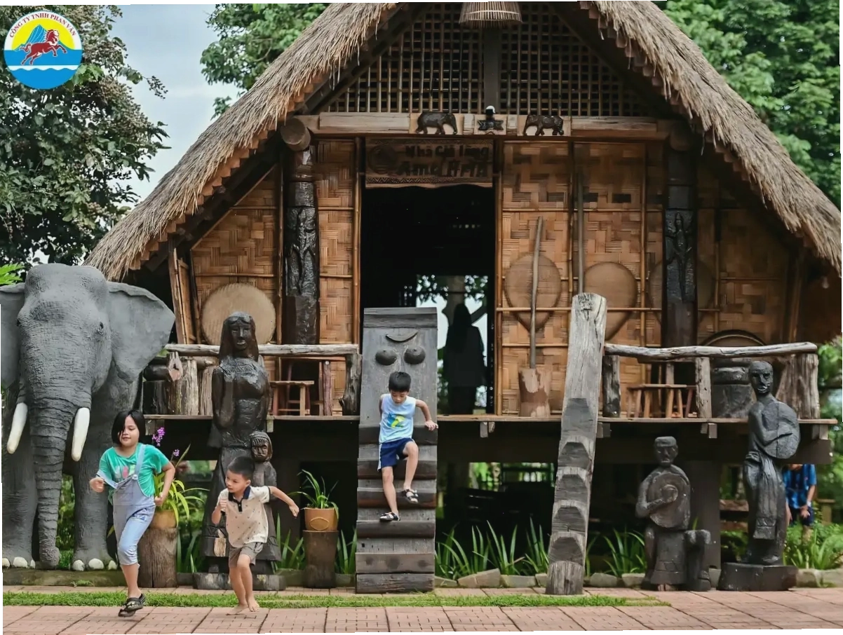 Nhà Rông truyền thống tại Buôn Ako Dhong