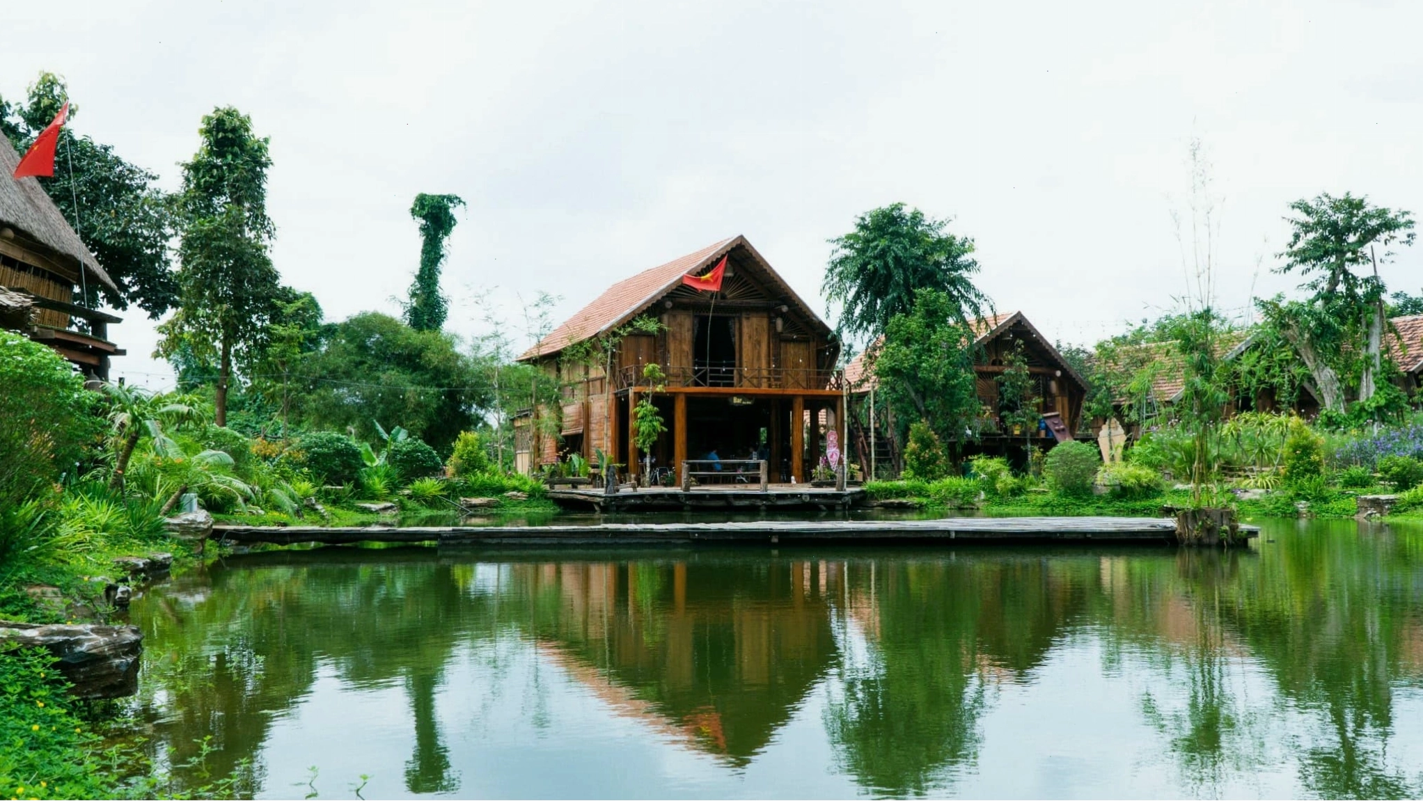 Nhà Rông truyền thống tại khu du lịch Buôn Gơ Rin