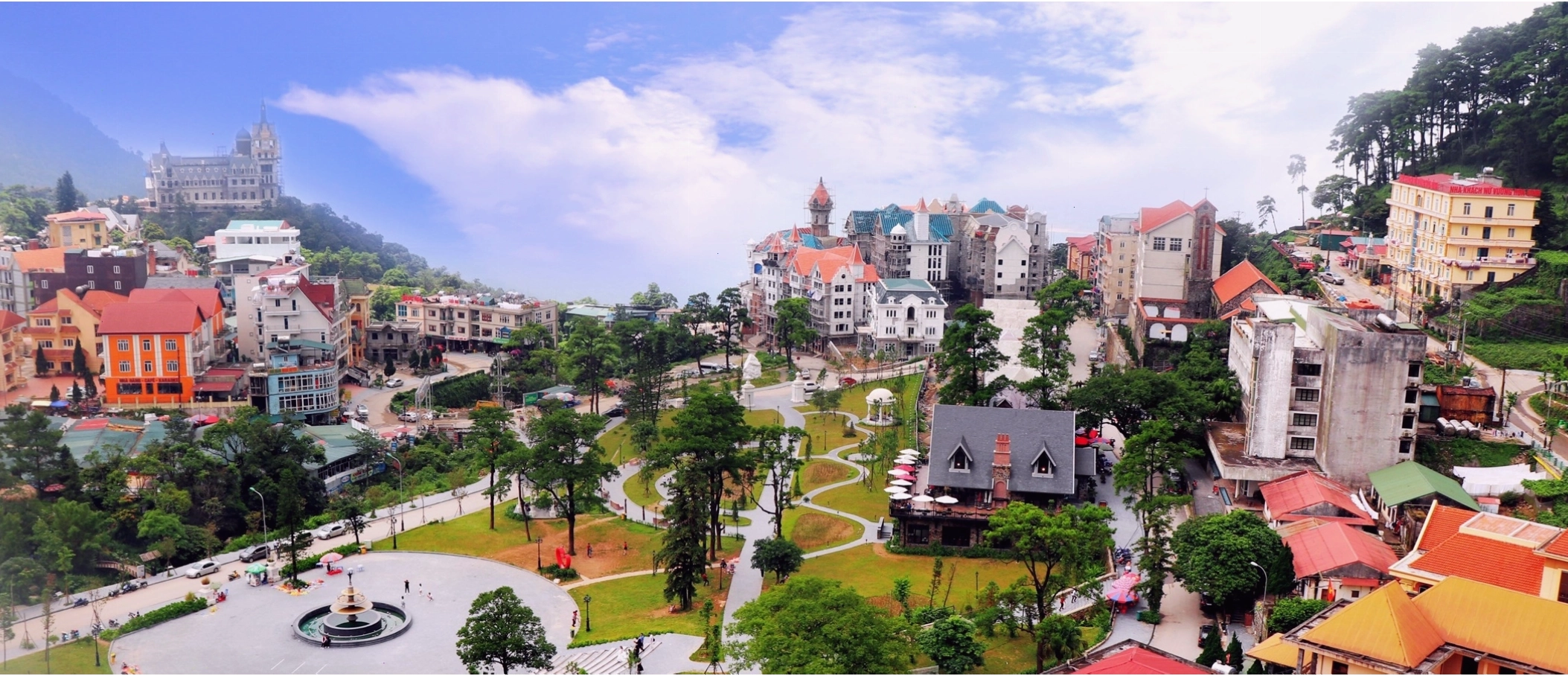 Nhà thờ đá Tam Đảo cổ kính soi mình dưới ánh nắng
