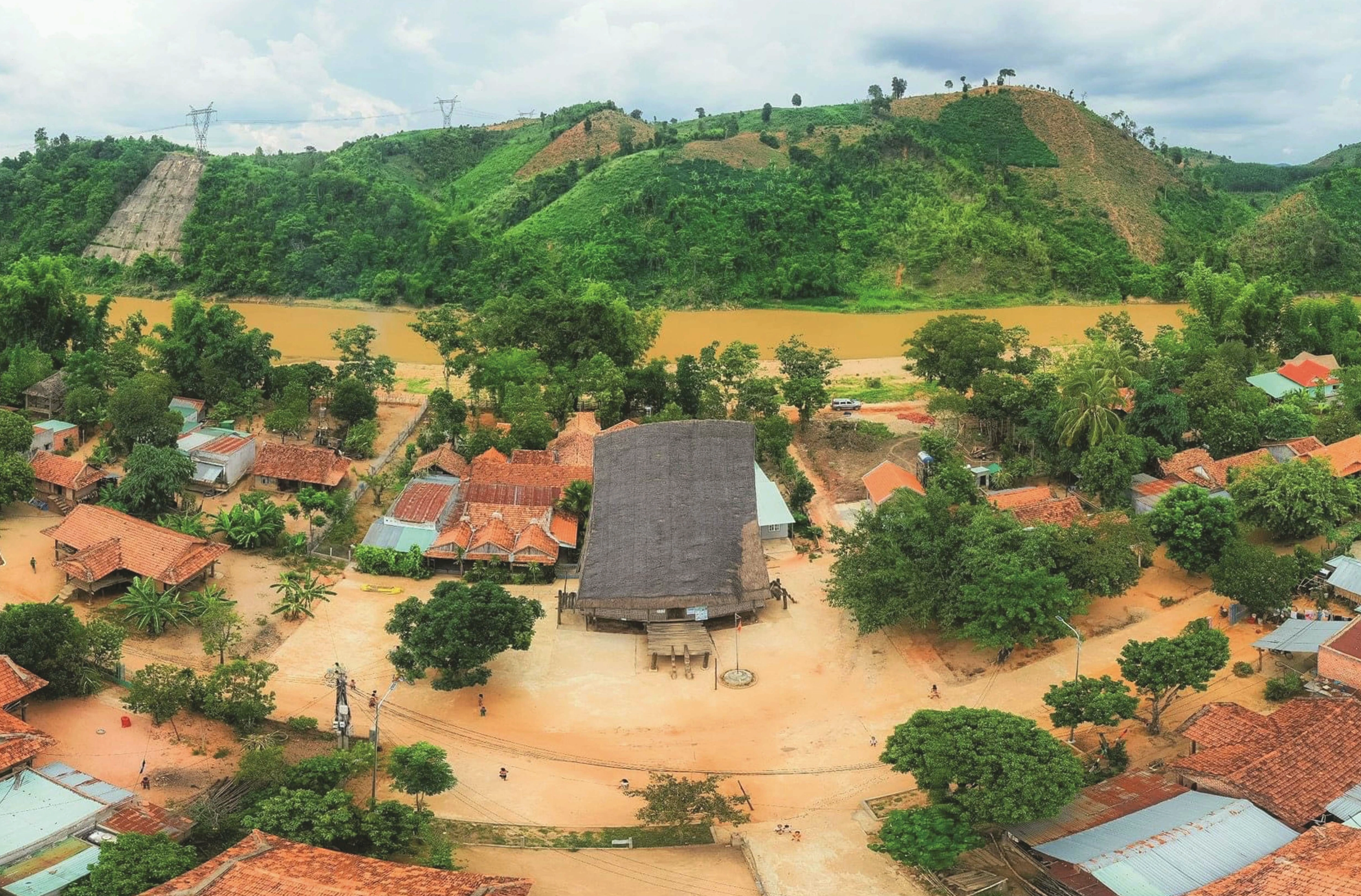 Nhà thờ Gỗ Kon Tum với kiến trúc độc đáo bằng gỗ