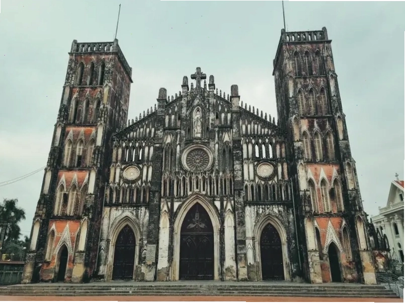 Nhà thờ Sở Kiện với kiến trúc Gothic độc đáo