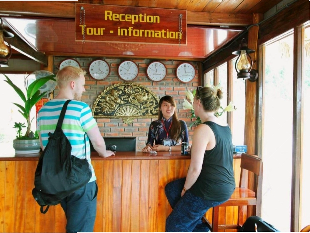 Nhận phòng tại Phong Nha Lake House Resort với quang cảnh hồ nước thơ mộng