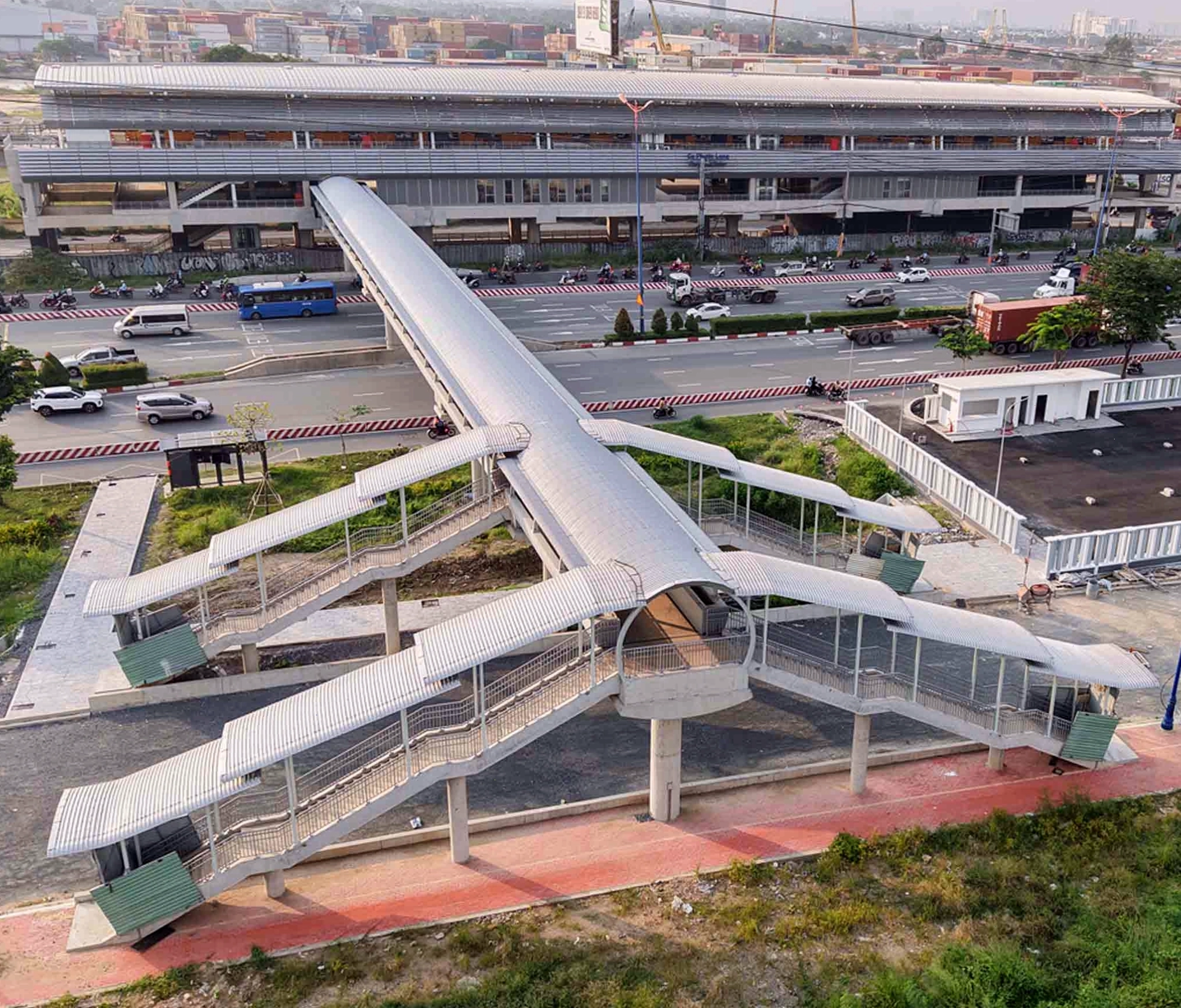 Nhân viên đang làm việc tại trung tâm điều hành Metro