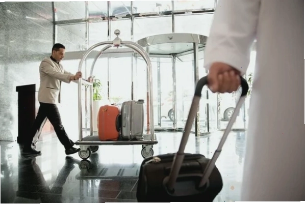 Nhân viên hỗ trợ hành lý