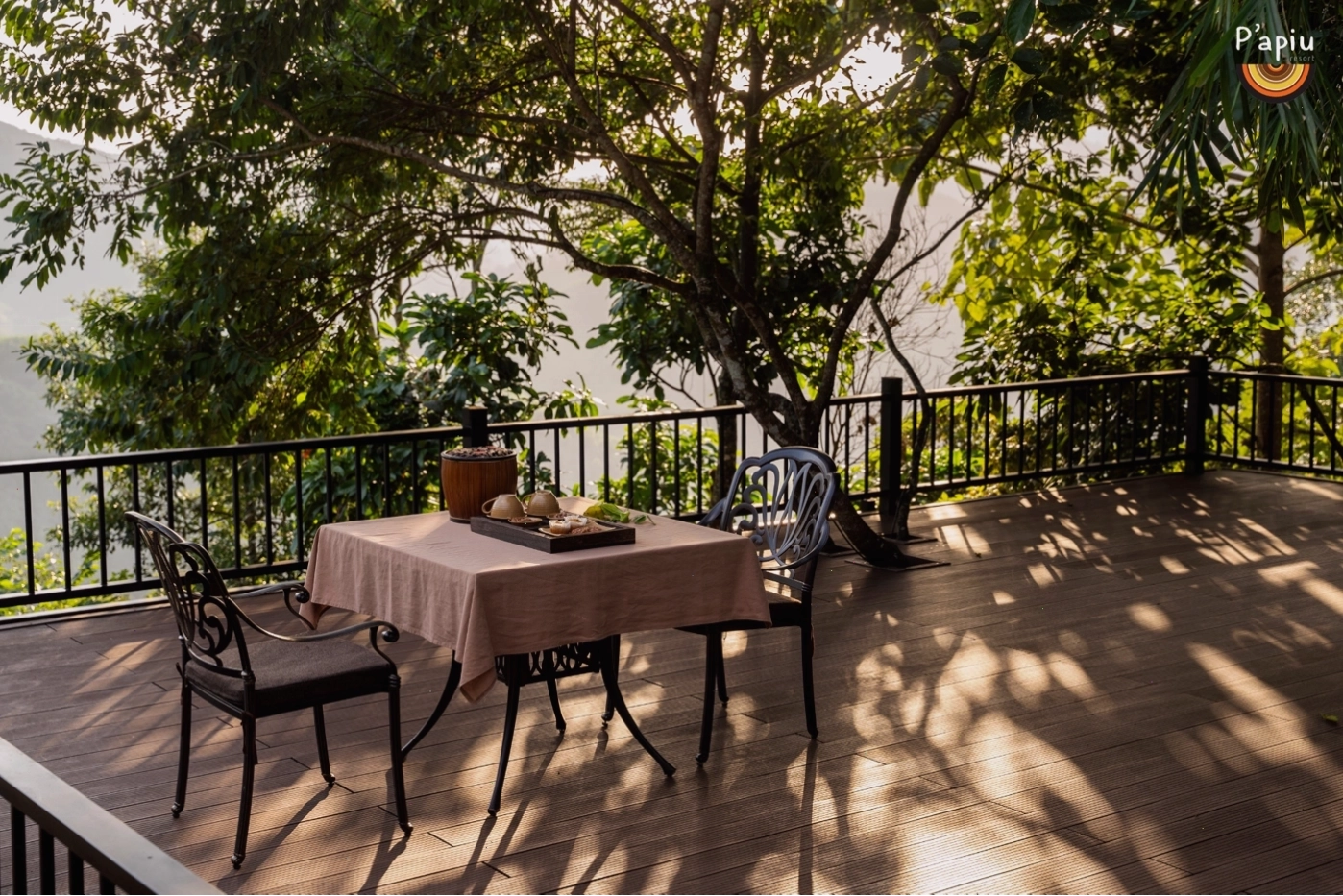 Những con đường hoa dẫn lối về Villa tại Papiu