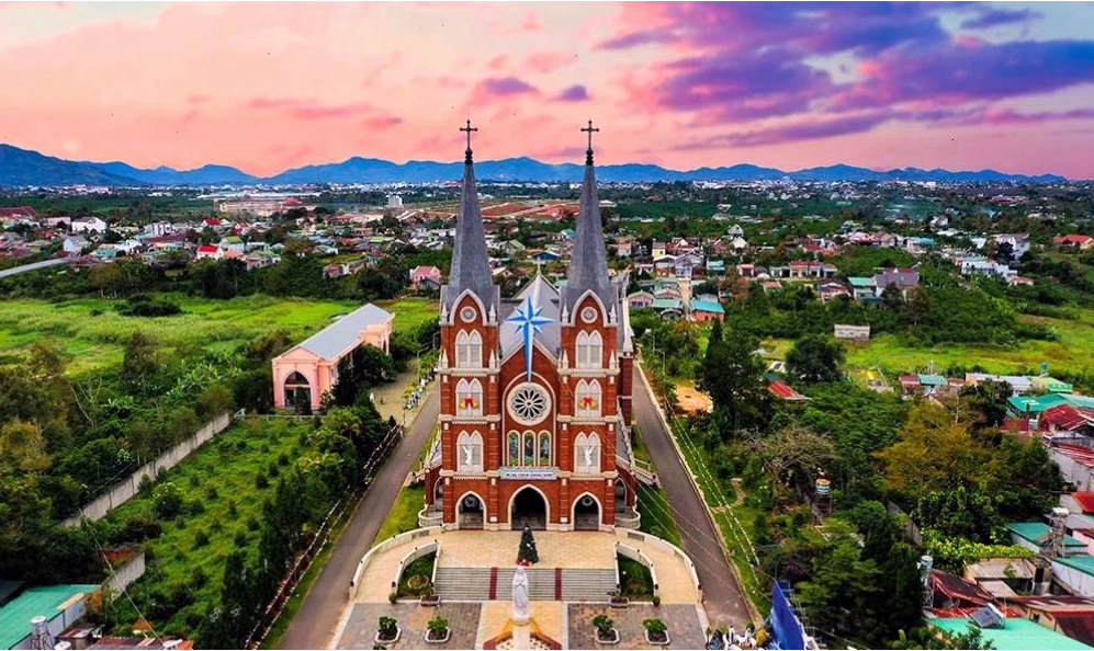Những con đường mòn xuyên cánh rừng nguyên sinh tại Madagui