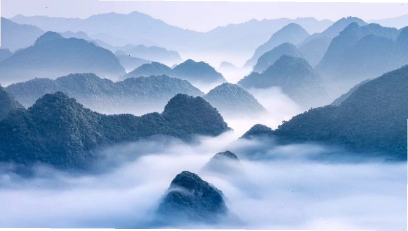 Những dãy núi hùng vĩ của Việt Nam phủ đầy mây trắng