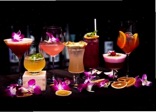 Những ly cocktail hấp dẫn được phục vụ tại lounge