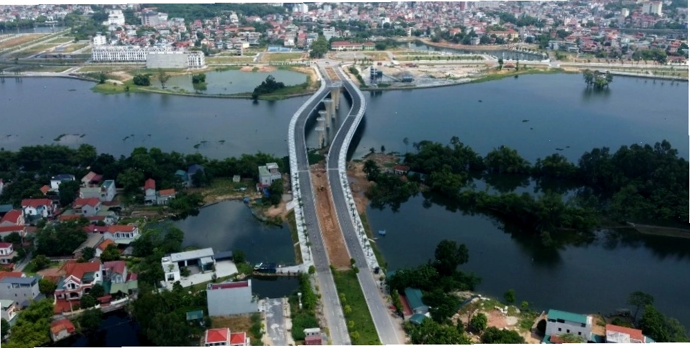 Những mảng xanh tươi mát bao phủ khắp Đầm Vạc