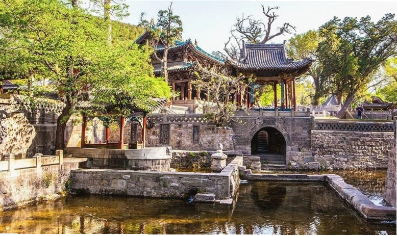 Những pho tượng Phật khổng lồ bên trong Hang đá Vân Cương