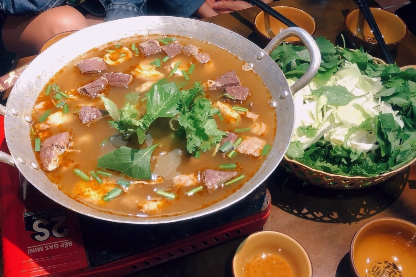 Nồi Thắng cố nóng hổi