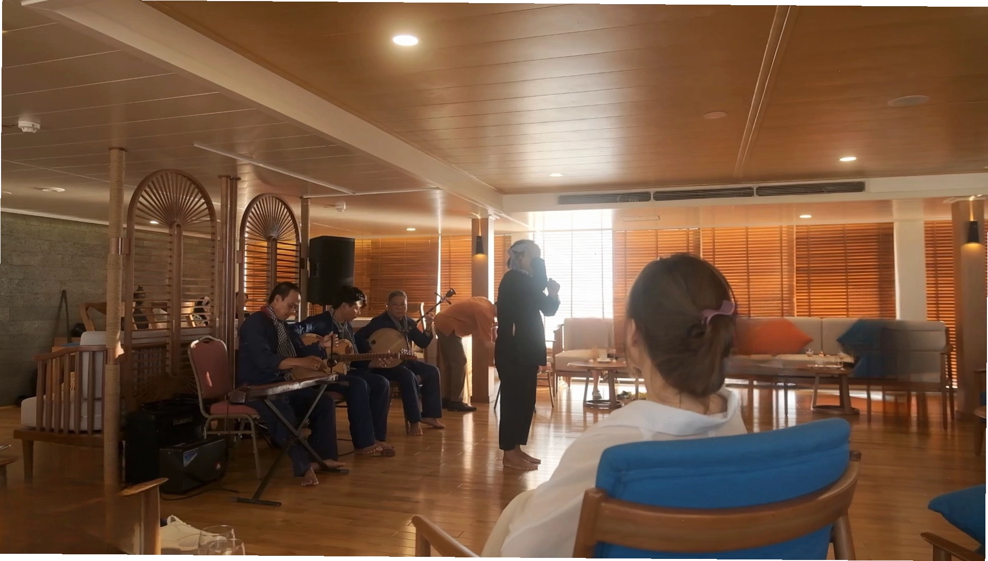 Nội thất sang trọng bên trong cabin du thuyền Victoria Mekong