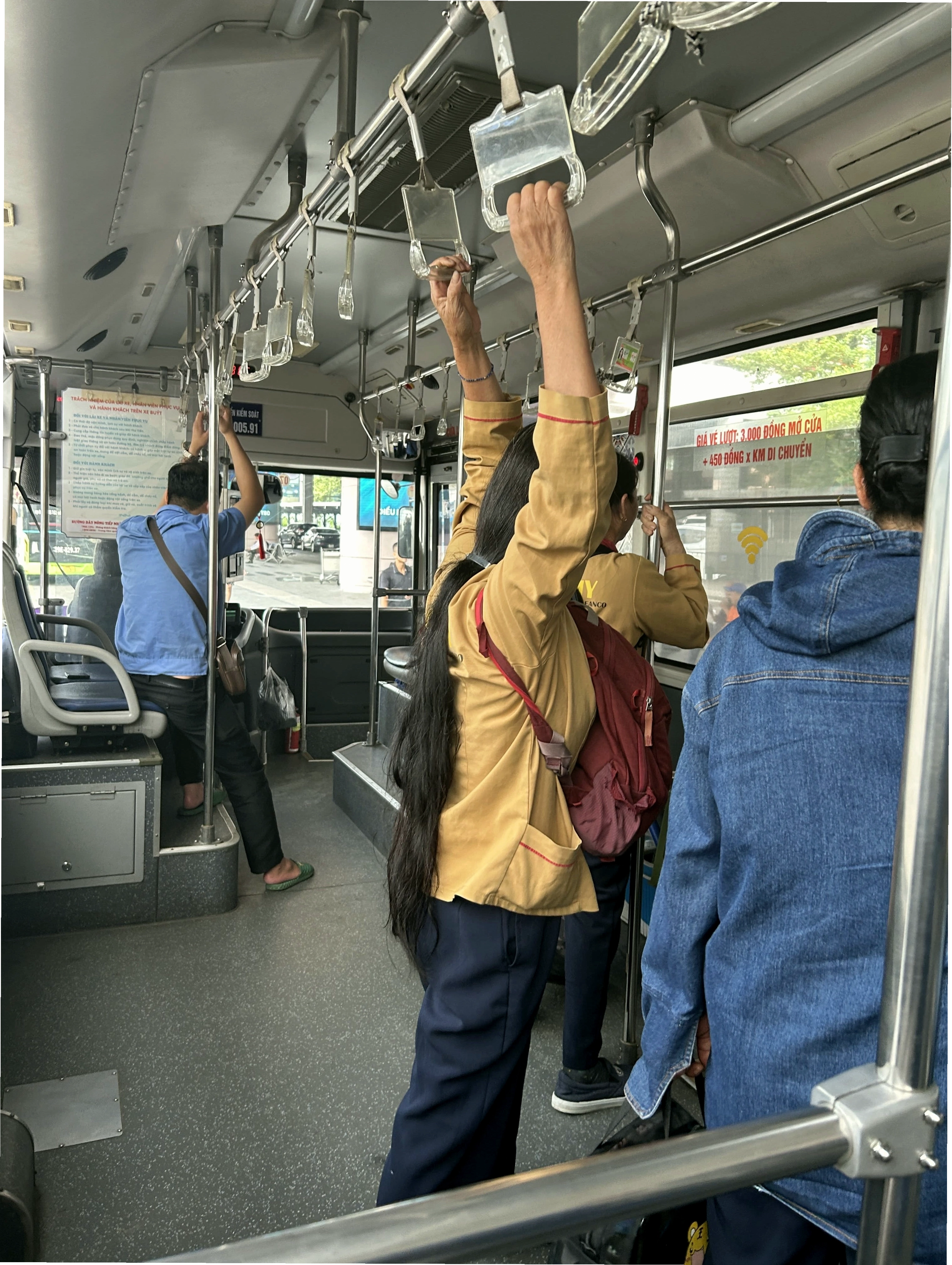 Nội thất tiện nghi bên trong một chiếc shuttle bus