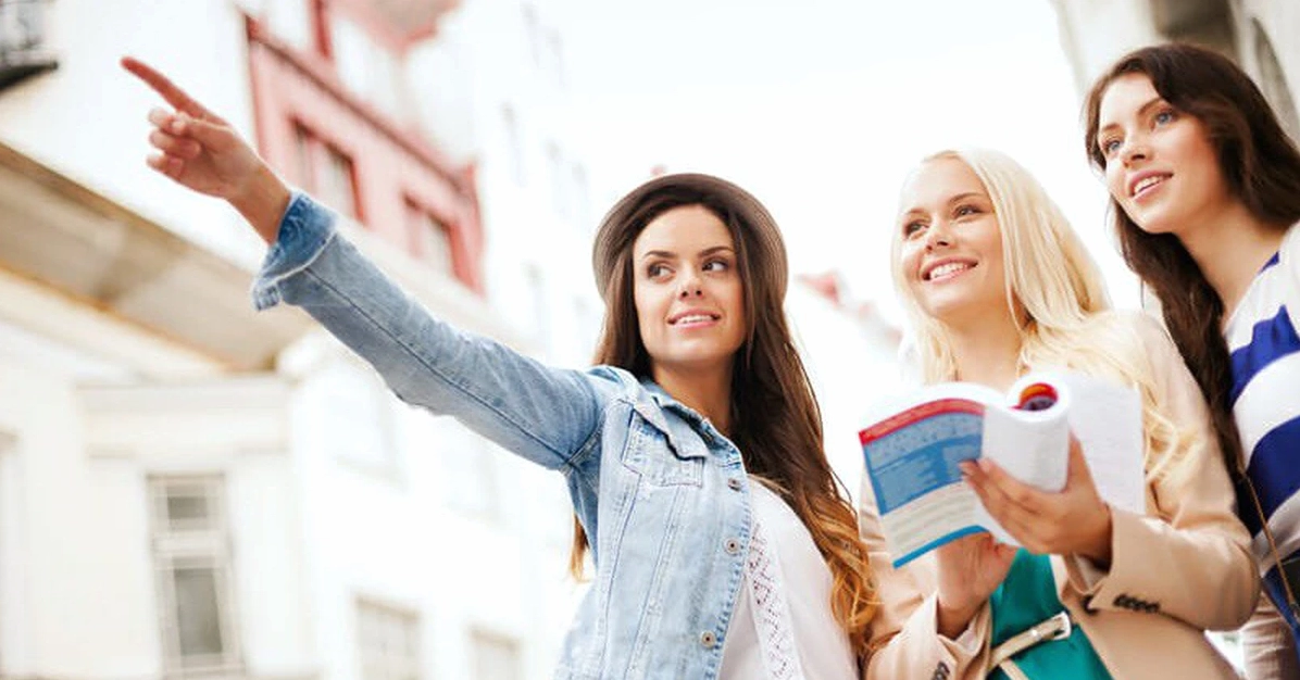 Nữ Hướng Dẫn Viên Du Lịch: Cơ Hội Tuyệt Vời Cho Phái Nữ Trong Ngành Lữ Hành