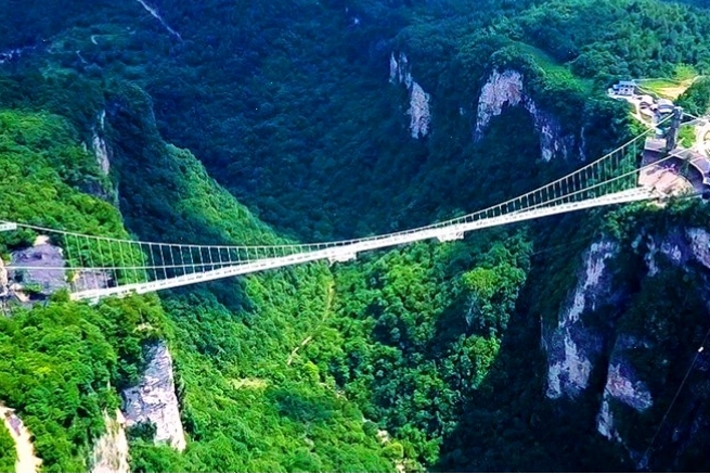 Núi cầu vồng với những dải màu sắc rực rỡ tại Trương Dịch