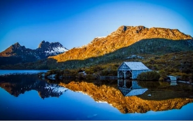 Núi Cradle hùng vĩ trong Vườn Quốc Gia Cradle Mountain-Lake St Clair
