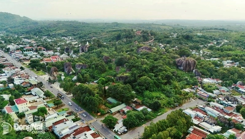 Núi Đá Voi và tượng Phật Thích Ca tại Đá Ba Chồng