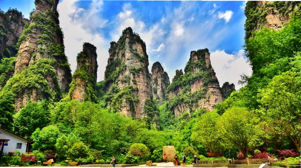 Ốc đảo Hồ Bán Nguyệt giữa sa mạc Gobi