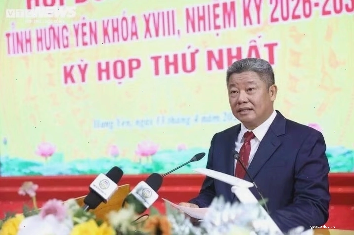 Ông Nguyễn Mạnh Quyền phát biểu tại kỳ họp UBND tỉnh Hưng Yên