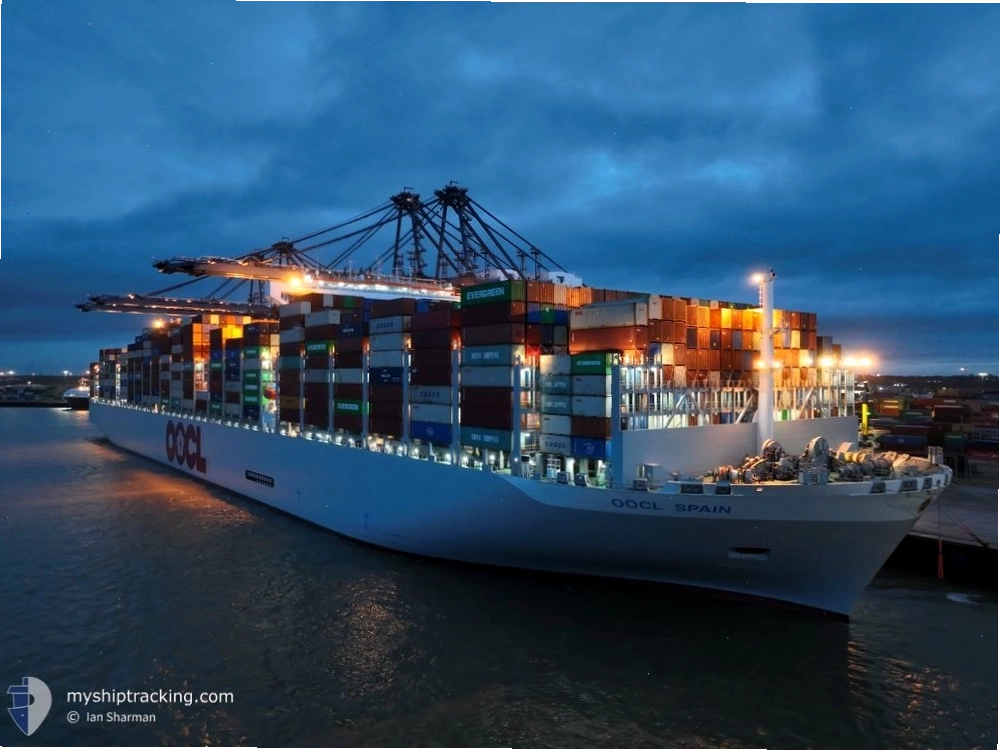 OOCL SPAIN tại cảng biển