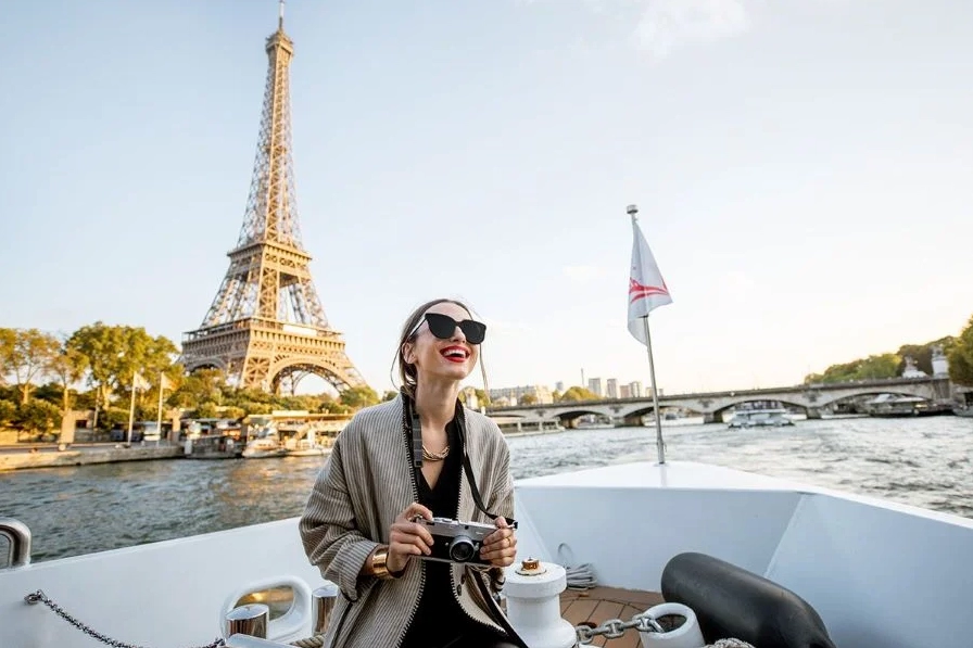 Paris Hoa Lệ Khám Phá Vẻ Đẹp Kinh Đô Ánh Sáng
