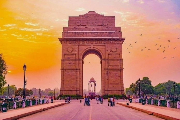 Pháo đài Đỏ Delhi với tường thành đá sa thạch đỏ uy nghi