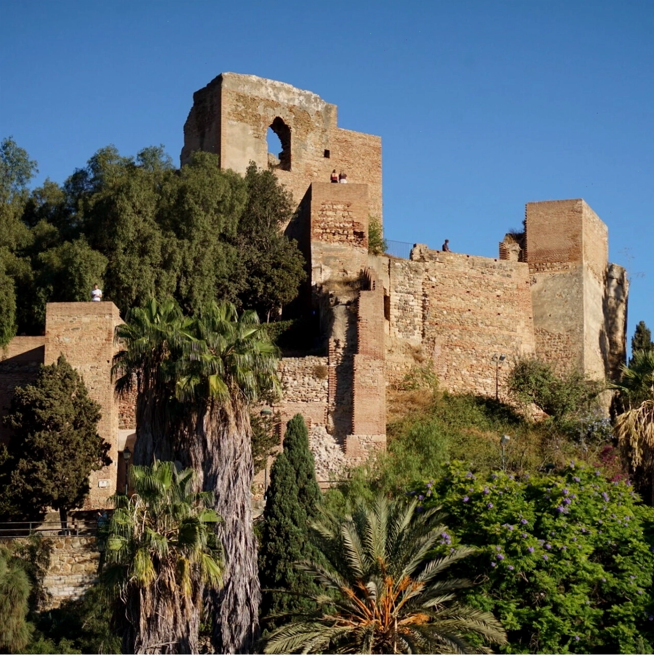 Pháo đài La Alcazaba ở Malaga với kiến trúc Hồi giáo độc đáo
