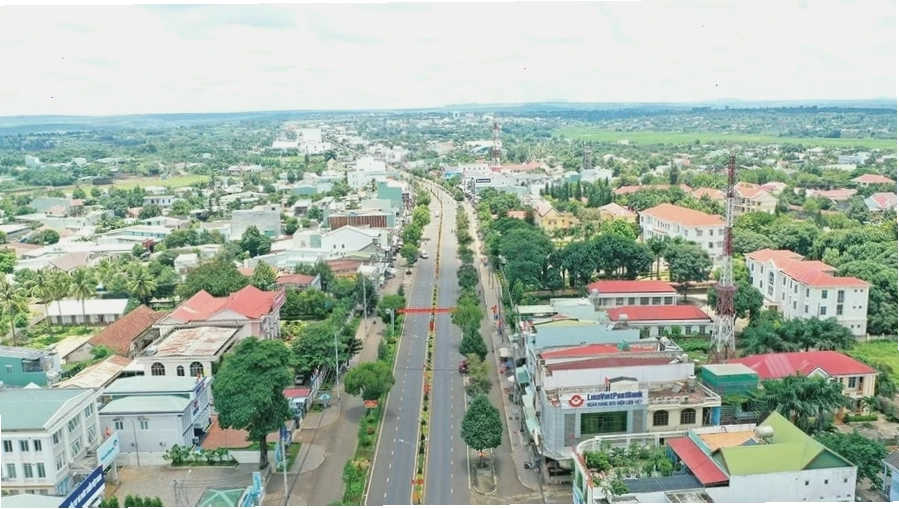 Phó Chủ tịch HĐND tỉnh trao cờ cho huyện Chư Sê nhân kỷ niệm 40 năm ngày thành lập