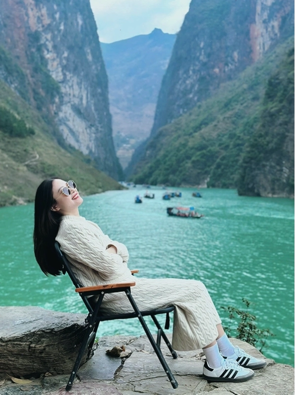 Phố cổ Đồng Văn lung linh về đêm