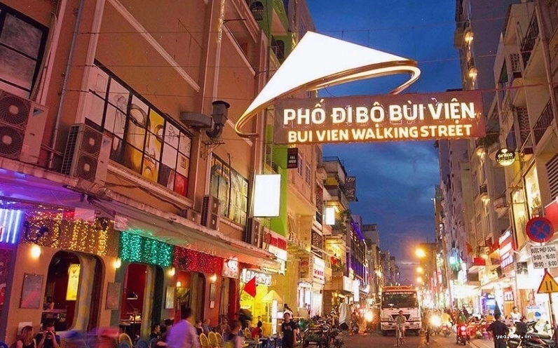 Phố đi bộ Bùi Viện nằm ngay trung tâm Quận 1, TP.HCM